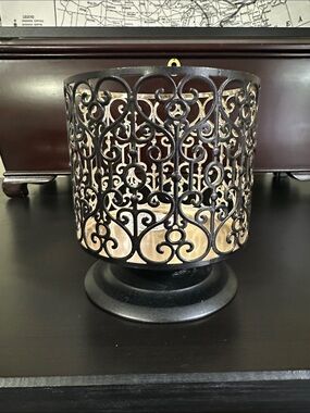 Bath and Body Works Black Metal Filigree Heart 3 Wick Candle Holder